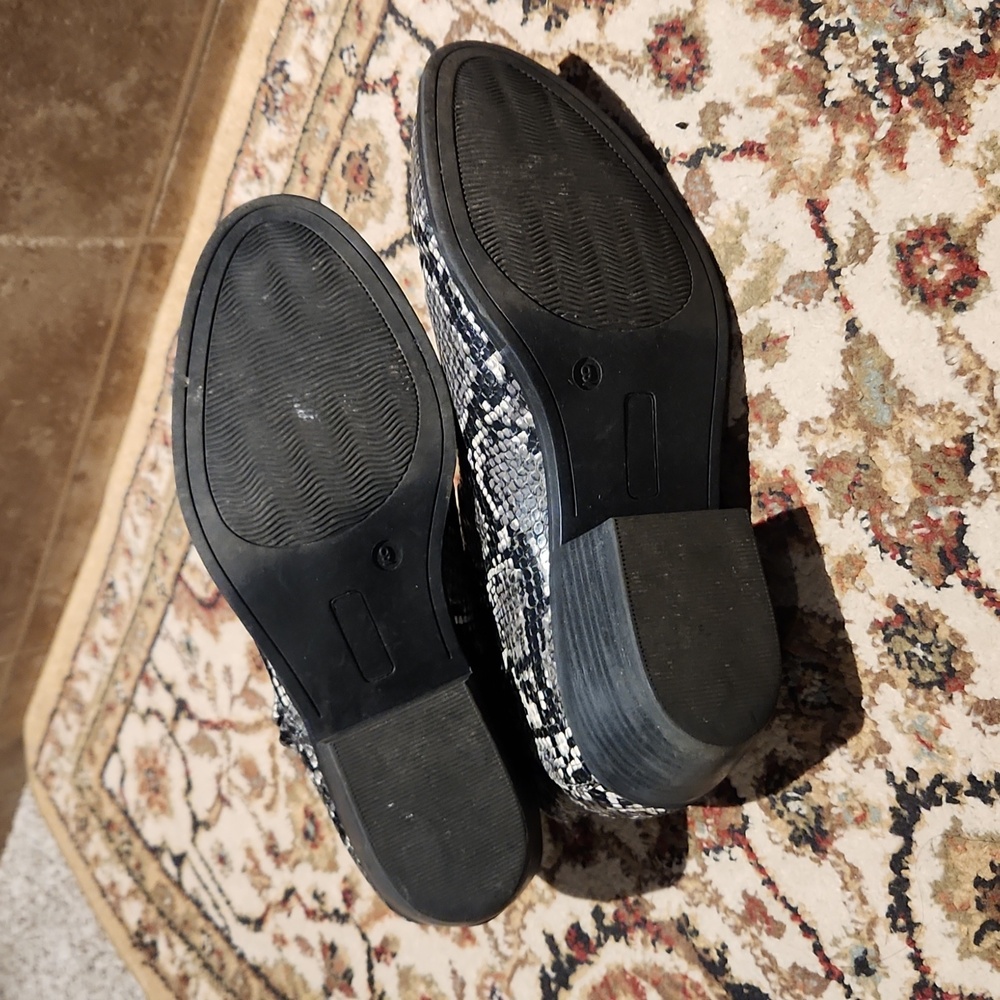 Grey Snake Pattern Booties - Size 9 - image 5